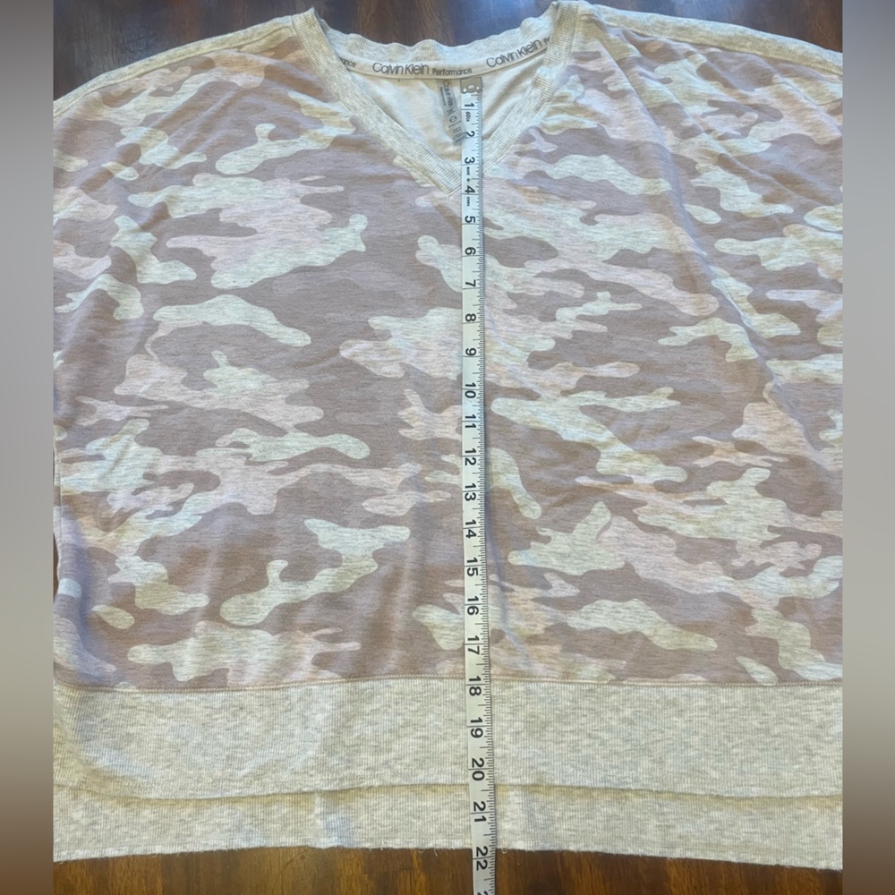Calvin Klein Performance top. Pink and gray camo size large women’s. - Picture 5 of 6